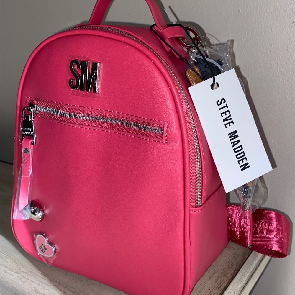 New Steve Madden Mini Backpack 🎒 Carryall, cute Sneaker keychain, salmon pink
